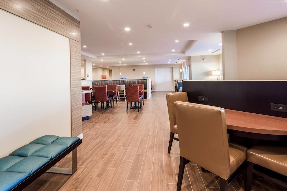 Towneplace Suites By Marriott Cleveland Extérieur photo