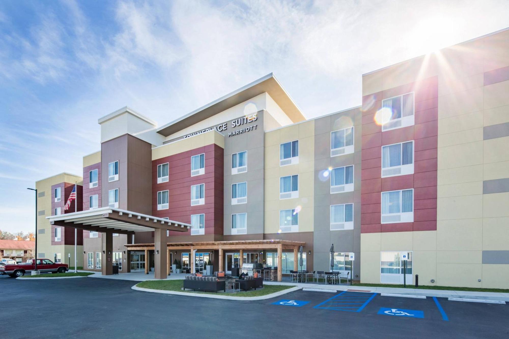Towneplace Suites By Marriott Cleveland Extérieur photo