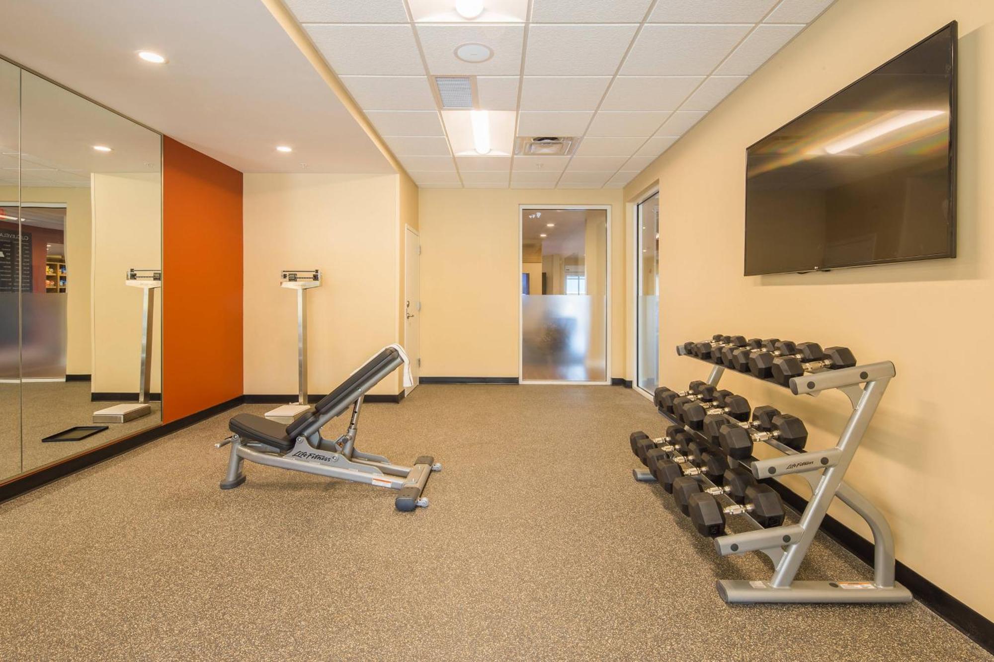 Towneplace Suites By Marriott Cleveland Extérieur photo