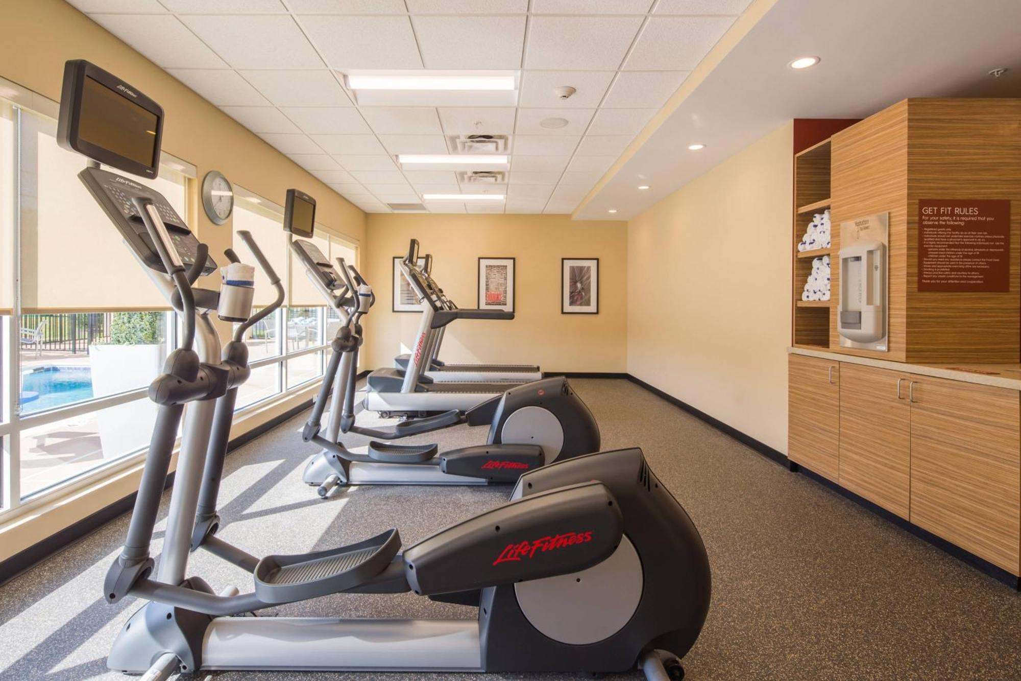 Towneplace Suites By Marriott Cleveland Extérieur photo
